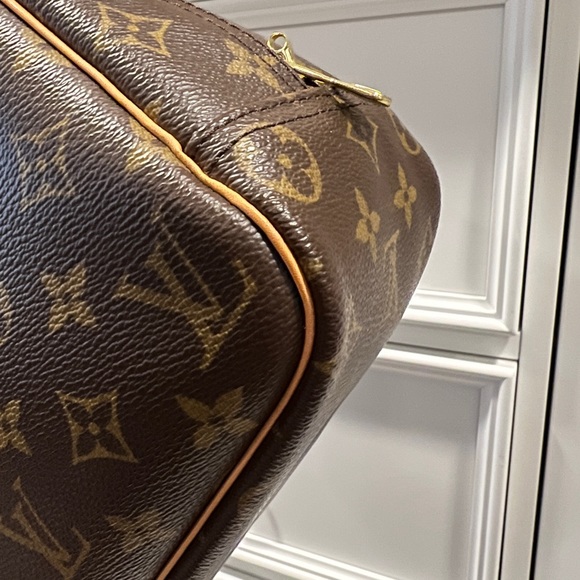 *100% Authentic* Louis Vuitton Trouville Toiletry Bag - Picture 5 of 12